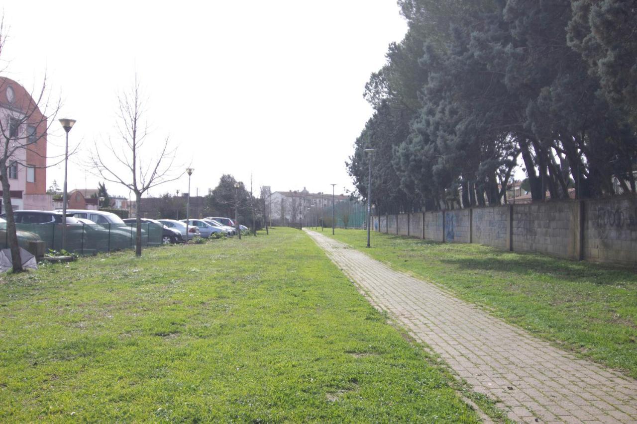 1Km Dalla Torre Appart. Con Balcone E Posto Auto Pisa Luaran gambar