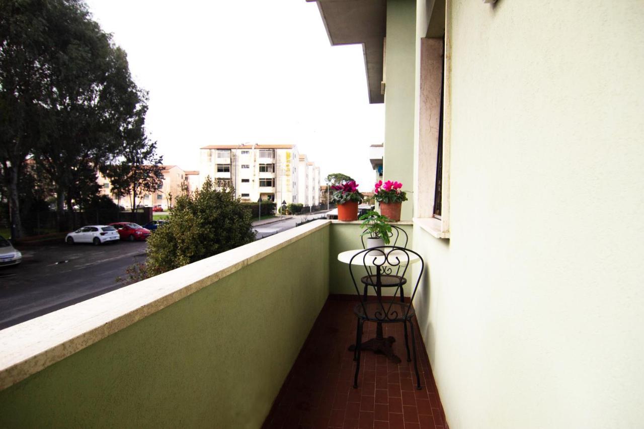 1Km Dalla Torre Appart. Con Balcone E Posto Auto Pisa Luaran gambar